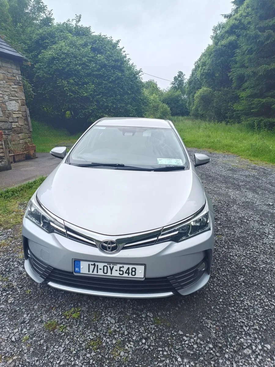 Toyota Corolla 2017 - Image 2