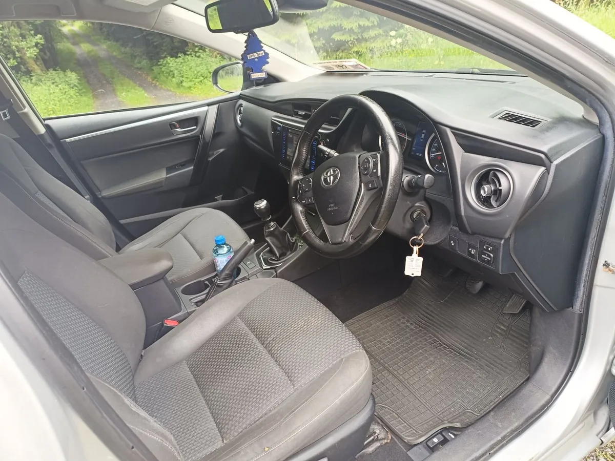 Toyota Corolla 2017 - Image 5