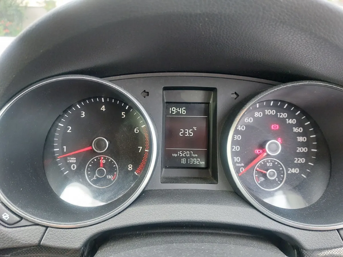 Volkswagen Golf 2011 - Image 2