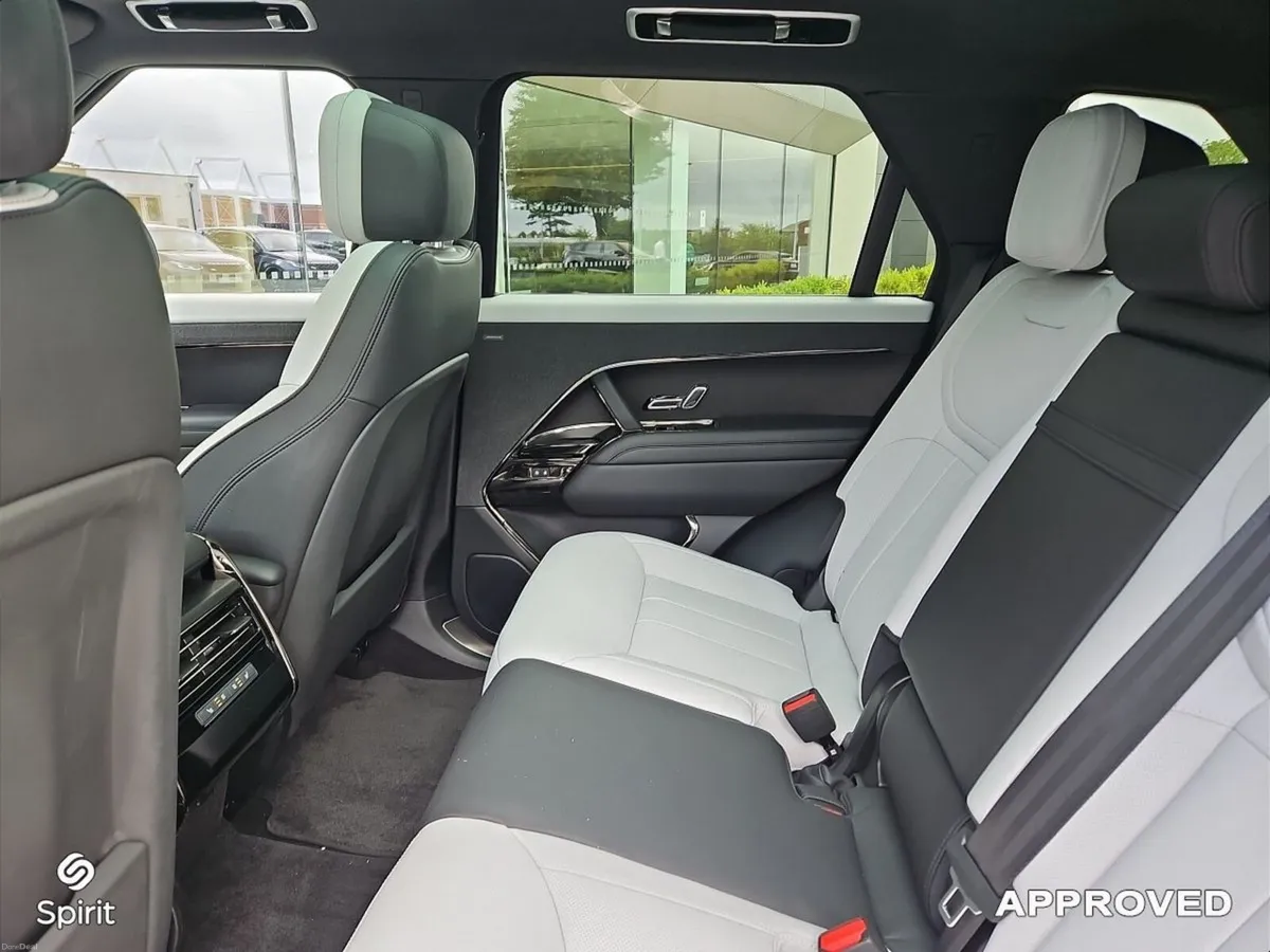 Land Rover Range Rover Sport 3.0 PHEV SE Dynamic - Image 5