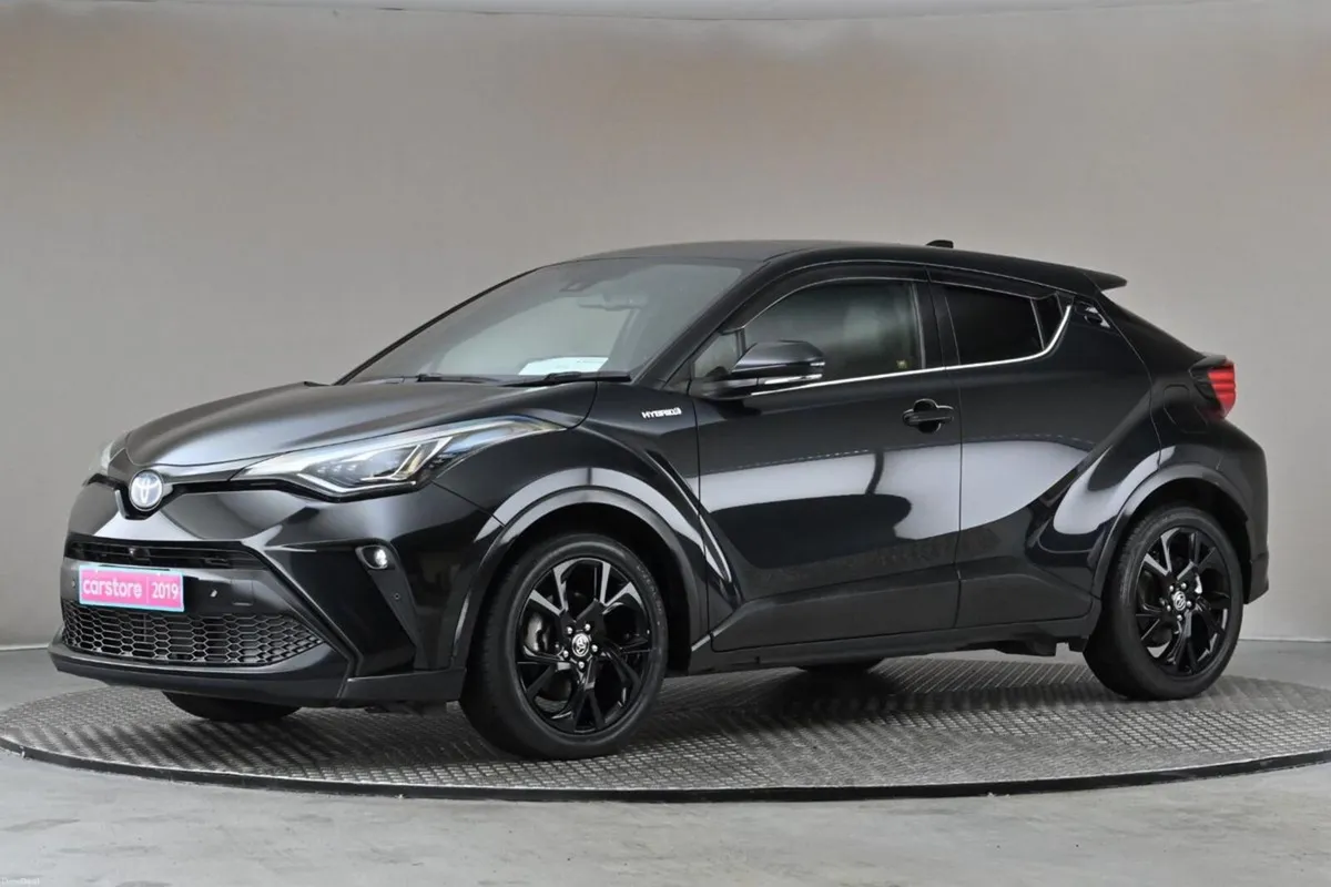 Toyota C-HR 1.8 HYBRID **HALF LEATHER**360 PAN CAM - Image 4