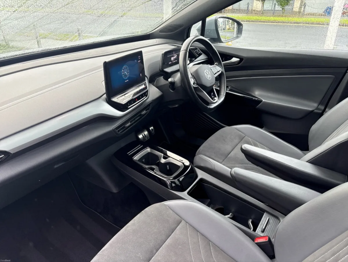 Volkswagen ID.4 PURE 109 K STYLE 52KWH 148HP 5DR - Image 3