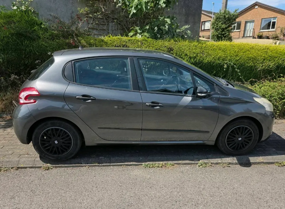 Peugeot 208 low mileage - Image 3