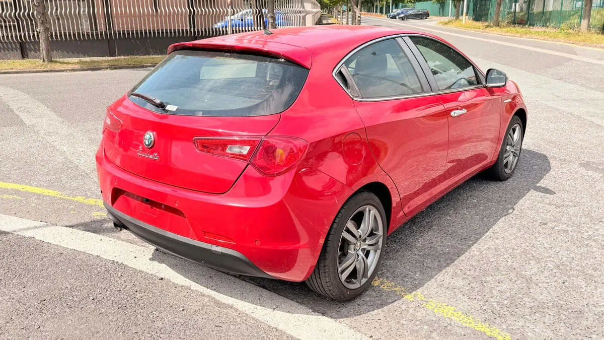 ALFA ROMEO 2015 RED - Image 4