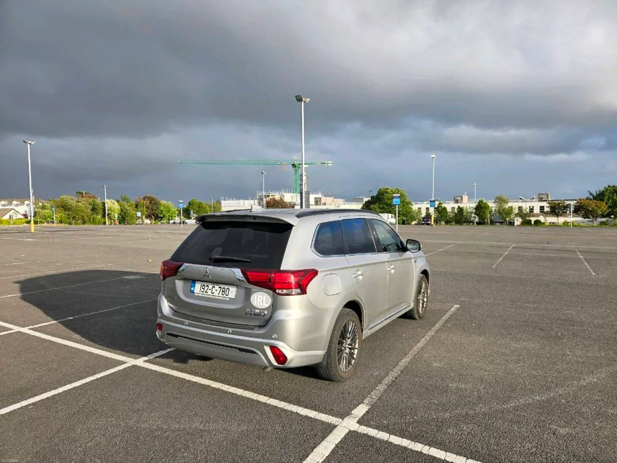 Mitsubishi Outlander 2.4L PHEV - Image 4