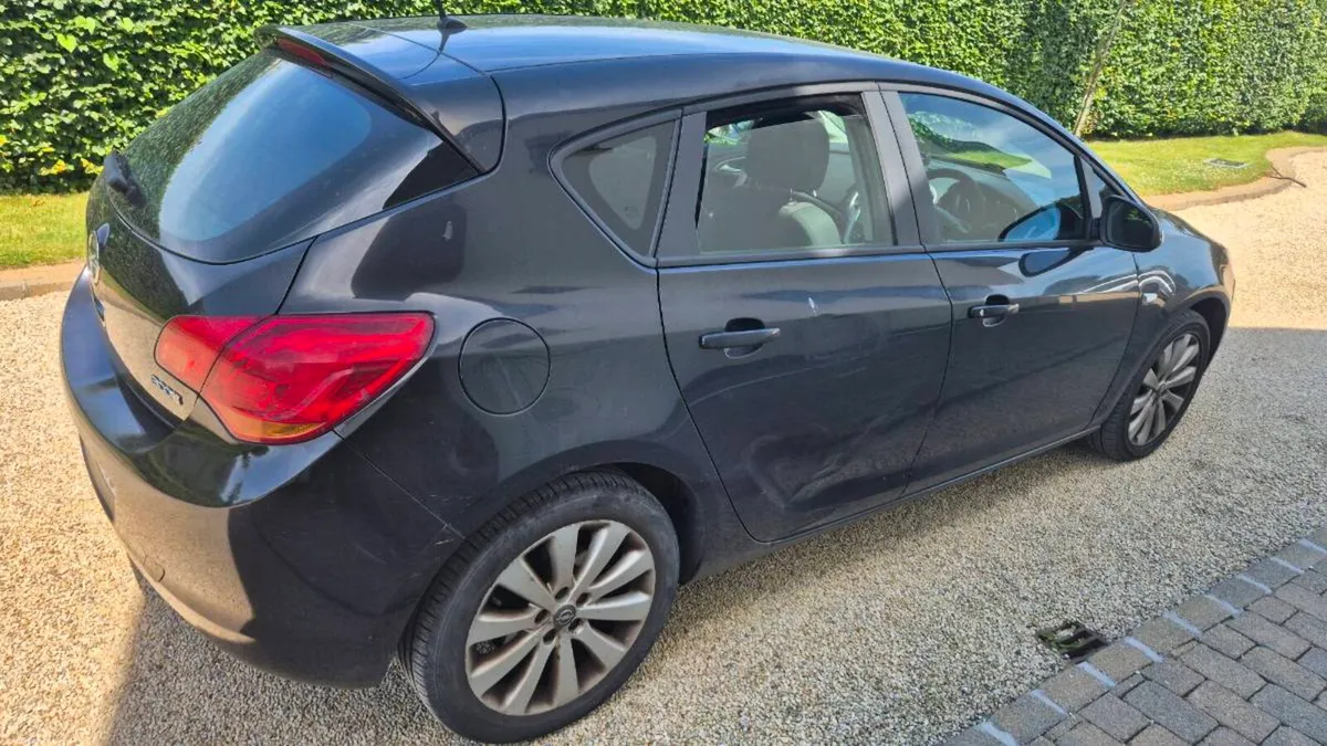 Final Drop 2011 Opel Astra - Will Suit Mechanic - Image 5