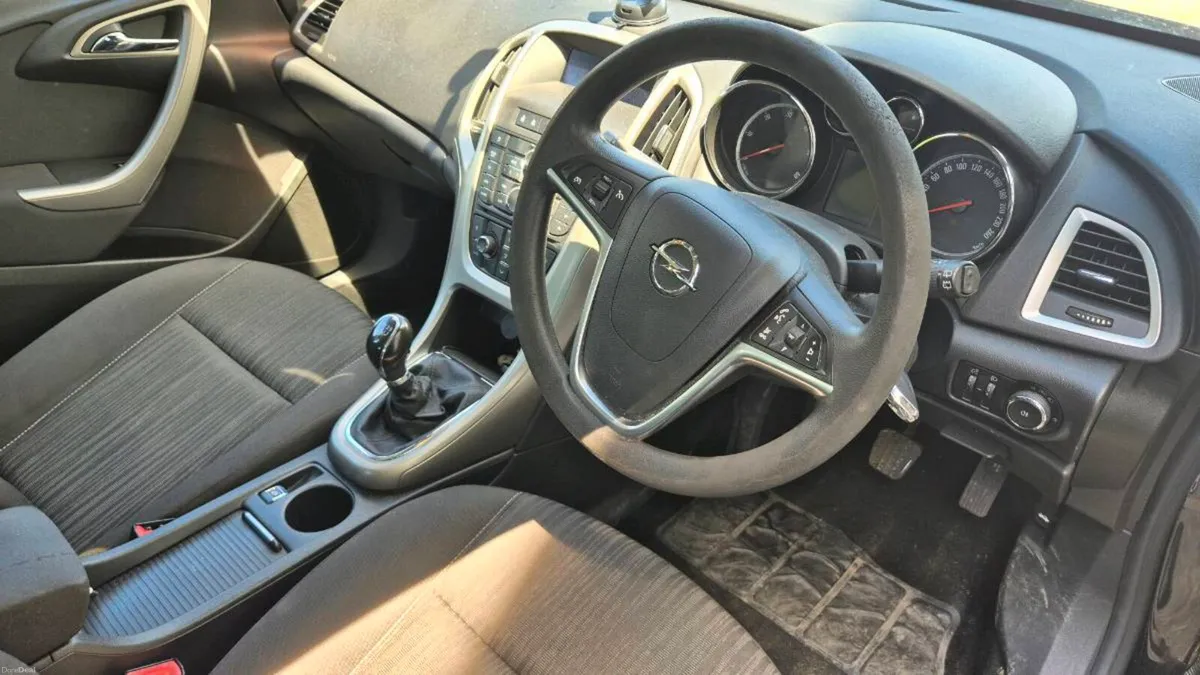Final Drop 2011 Opel Astra - Will Suit Mechanic - Image 6