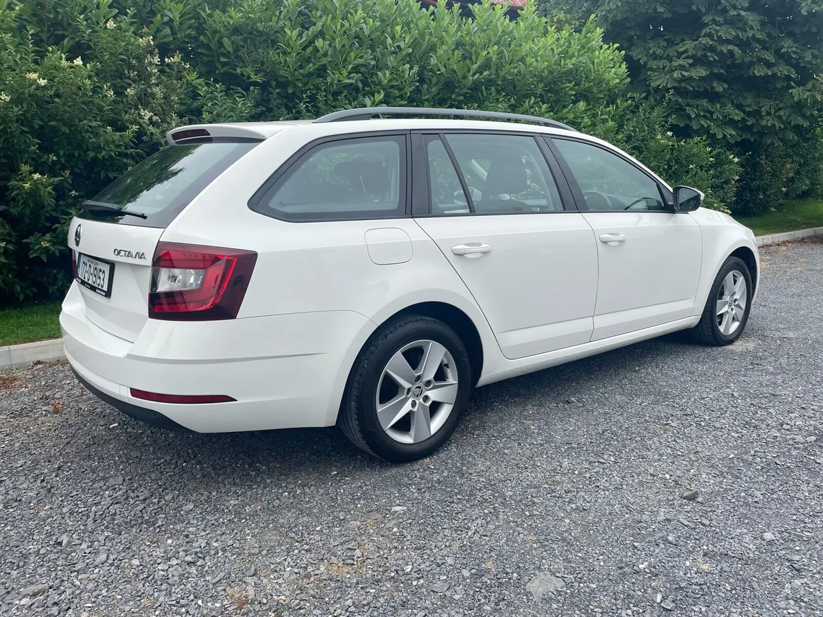 Car - Image 3