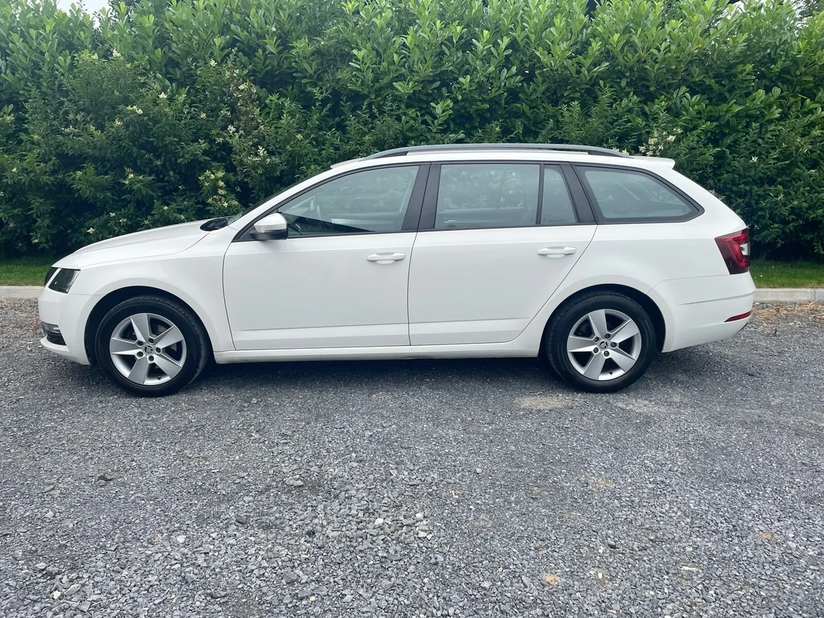 Car - Image 4