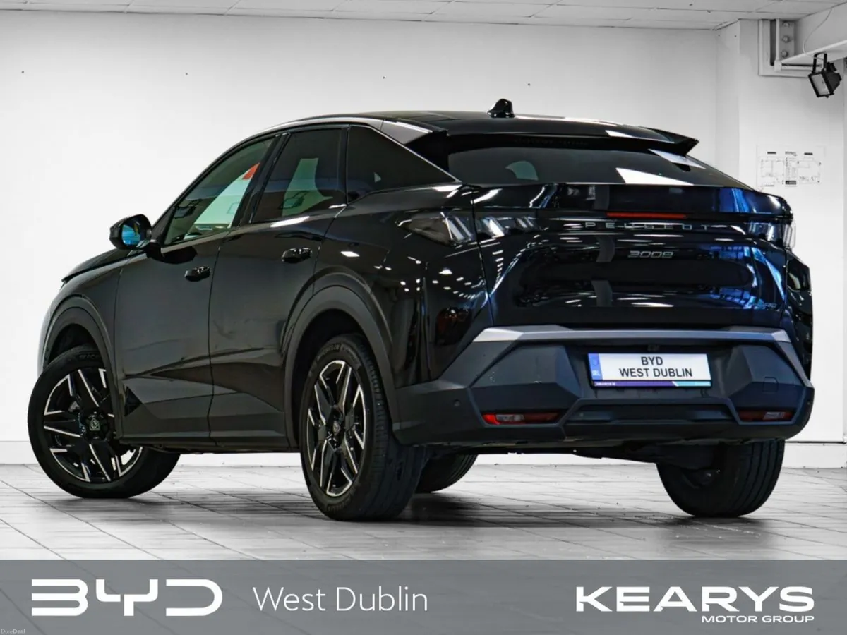 Peugeot 3008 1.2 MHEV PureTech 136bhp eDCS6 Allure - Image 2