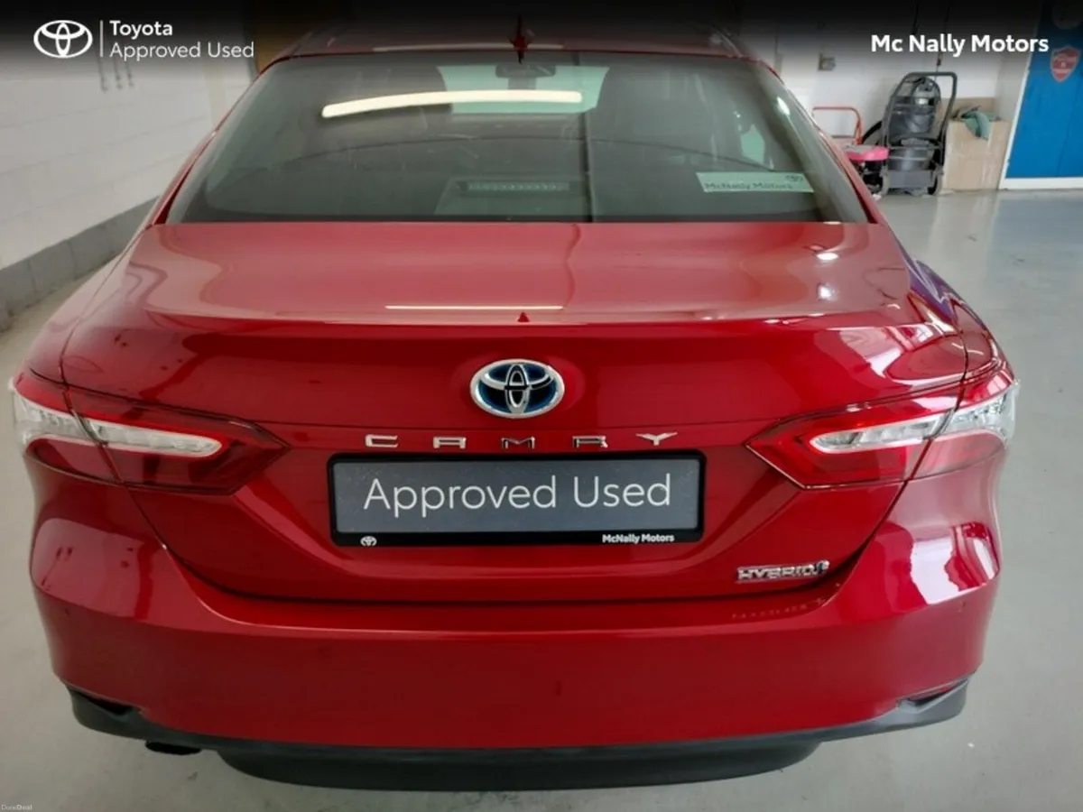 Toyota Camry HYBRID PLATINUM TOP SPEC - Image 4