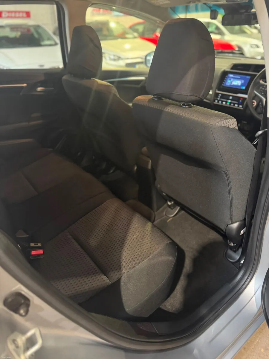 Honda Fit hybrid 2019 - Image 6