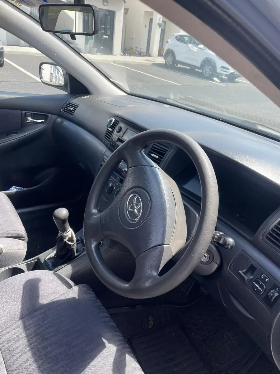 Toyota Corolla 2003 - Image 2