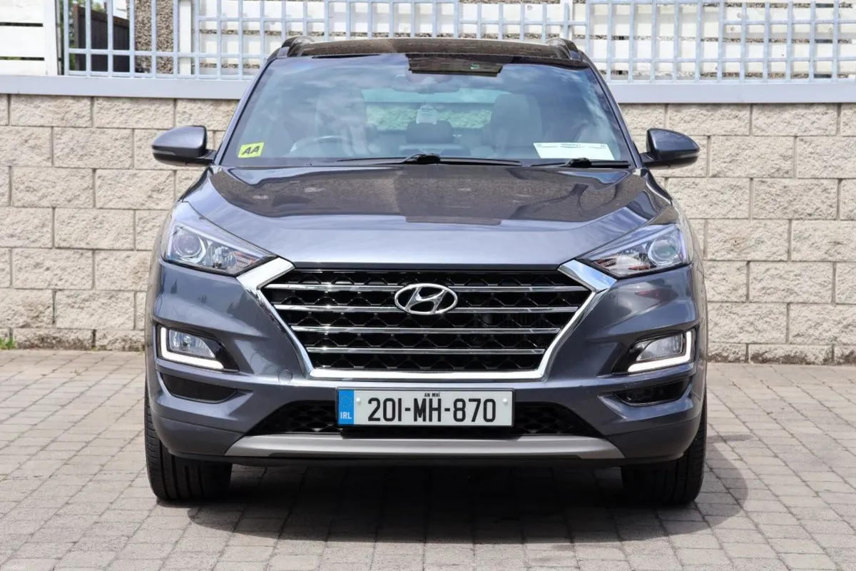 Hyundai Tucson 2WD Premium, Leather , Sunroof - Image 4