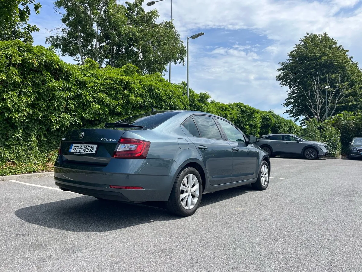 Skoda Octavia 1.6 TDI Automatic NCT 08/27 - Image 4