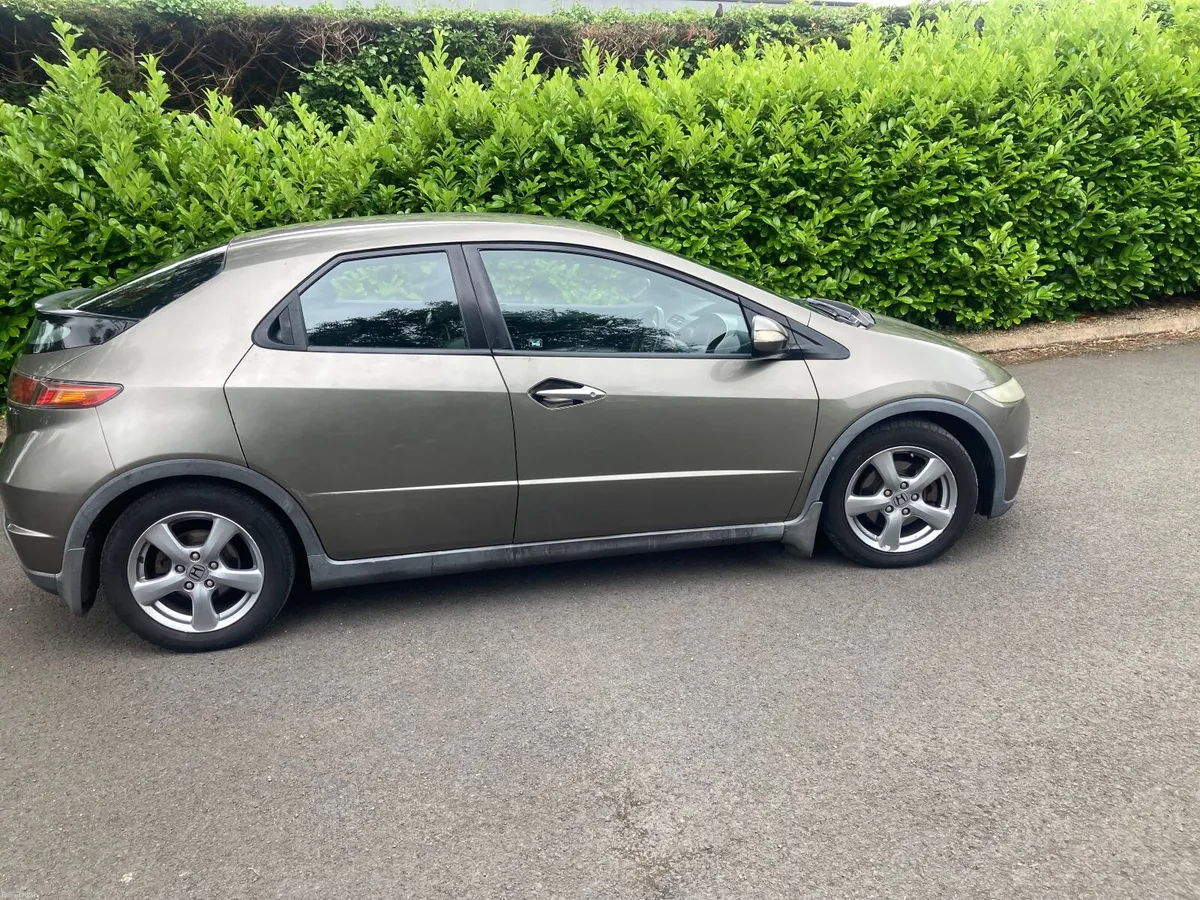 Honda Civic 2007 - Image 1