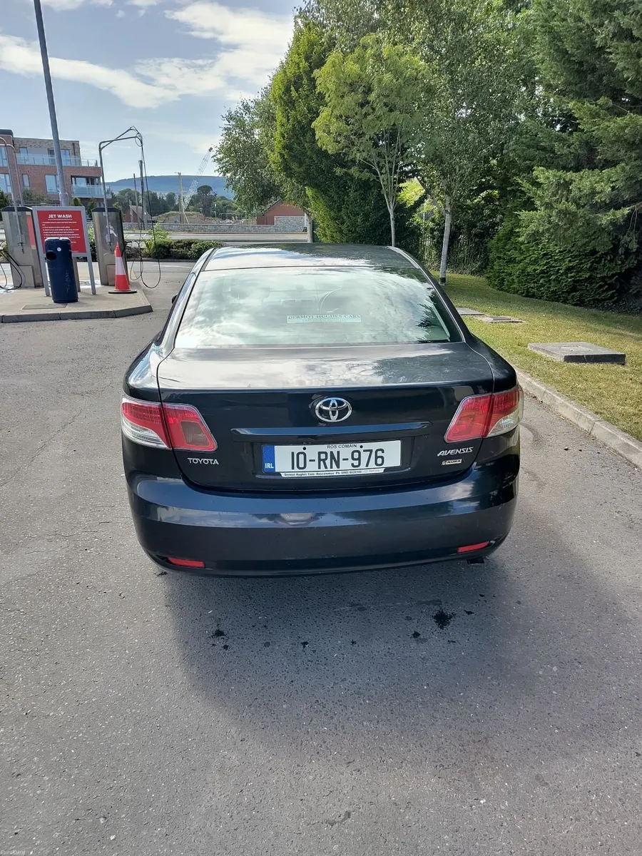 Toyota Avensis 2010 - Image 2