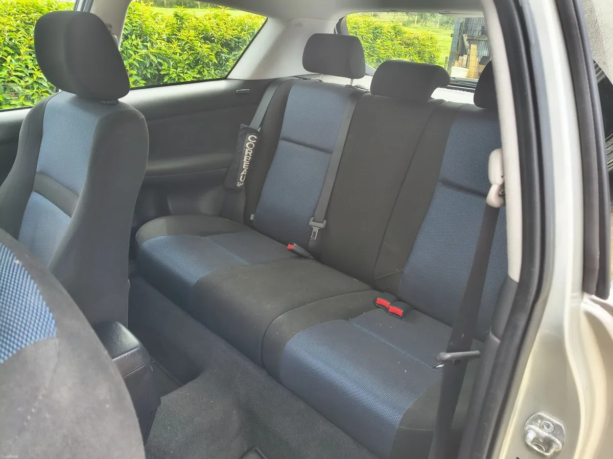 Toyota Corolla 2005 - Image 2