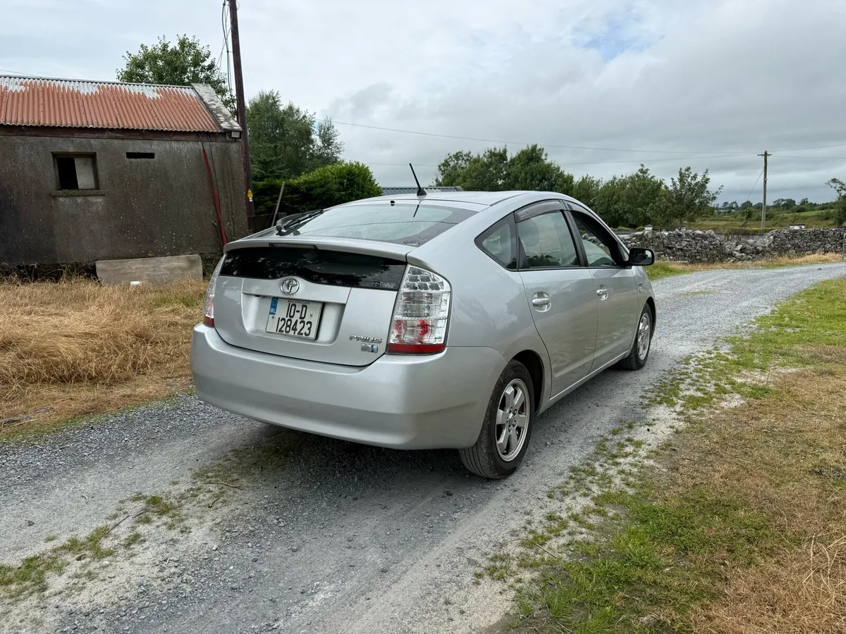 2010 Toyota Prius 1.5 Hybrid Automatic - Image 6