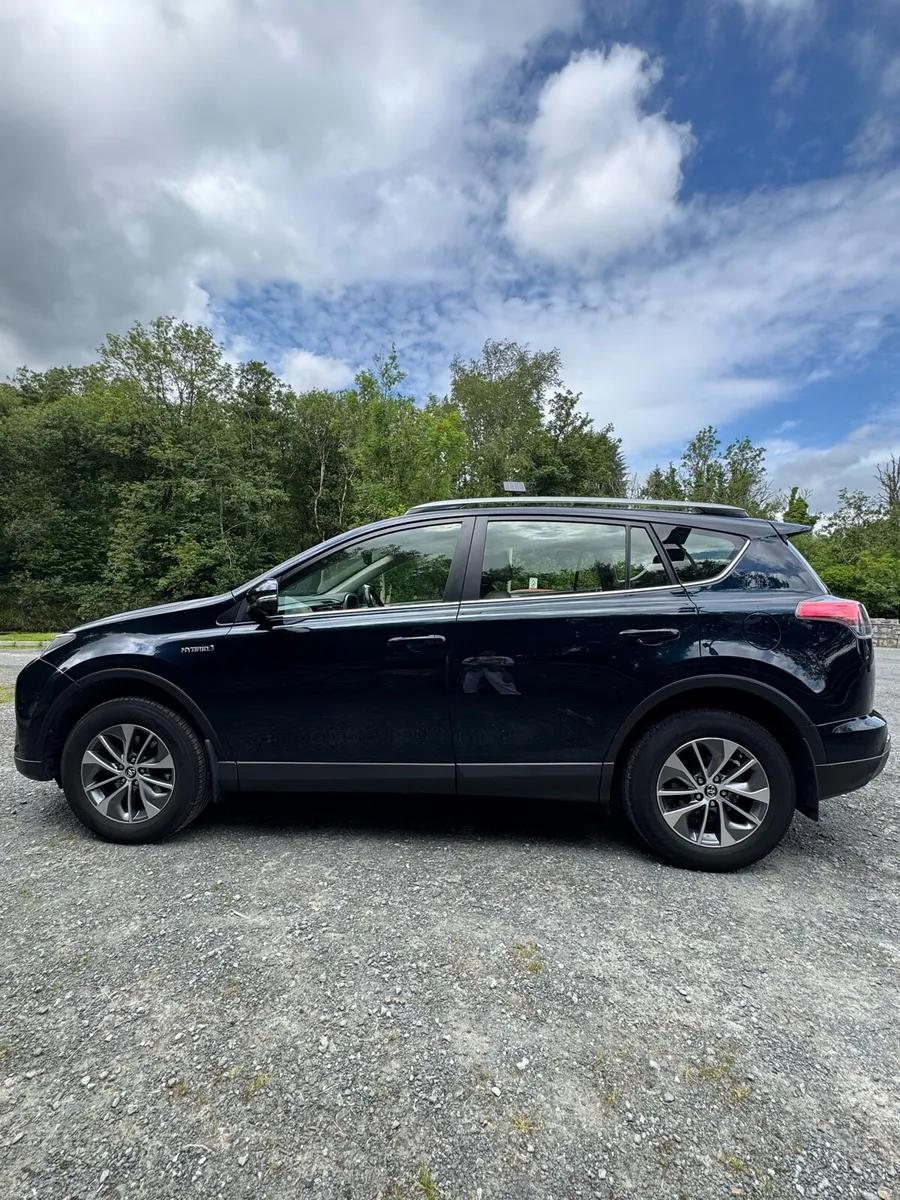 Toyota RAV4 Hybrid 2017 - Image 4