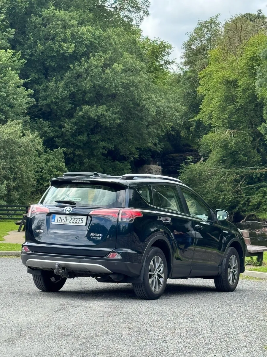 Toyota RAV4 Hybrid 2017 - Image 2