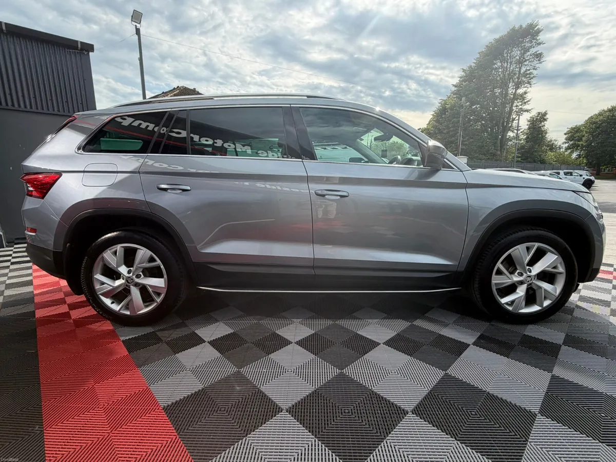 SKODA KODIAQ STYLE 2021 7 SEATER AUTO 2.0 TDI - Image 4