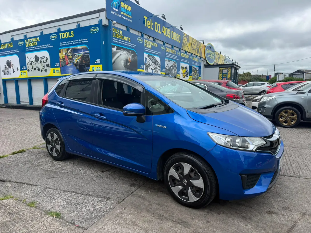 Honda Fit 2017 Hybrid Auto - Image 6