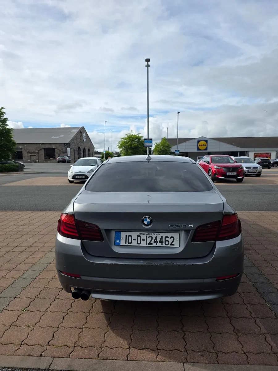 BMW 5-Series 2010 - Image 4