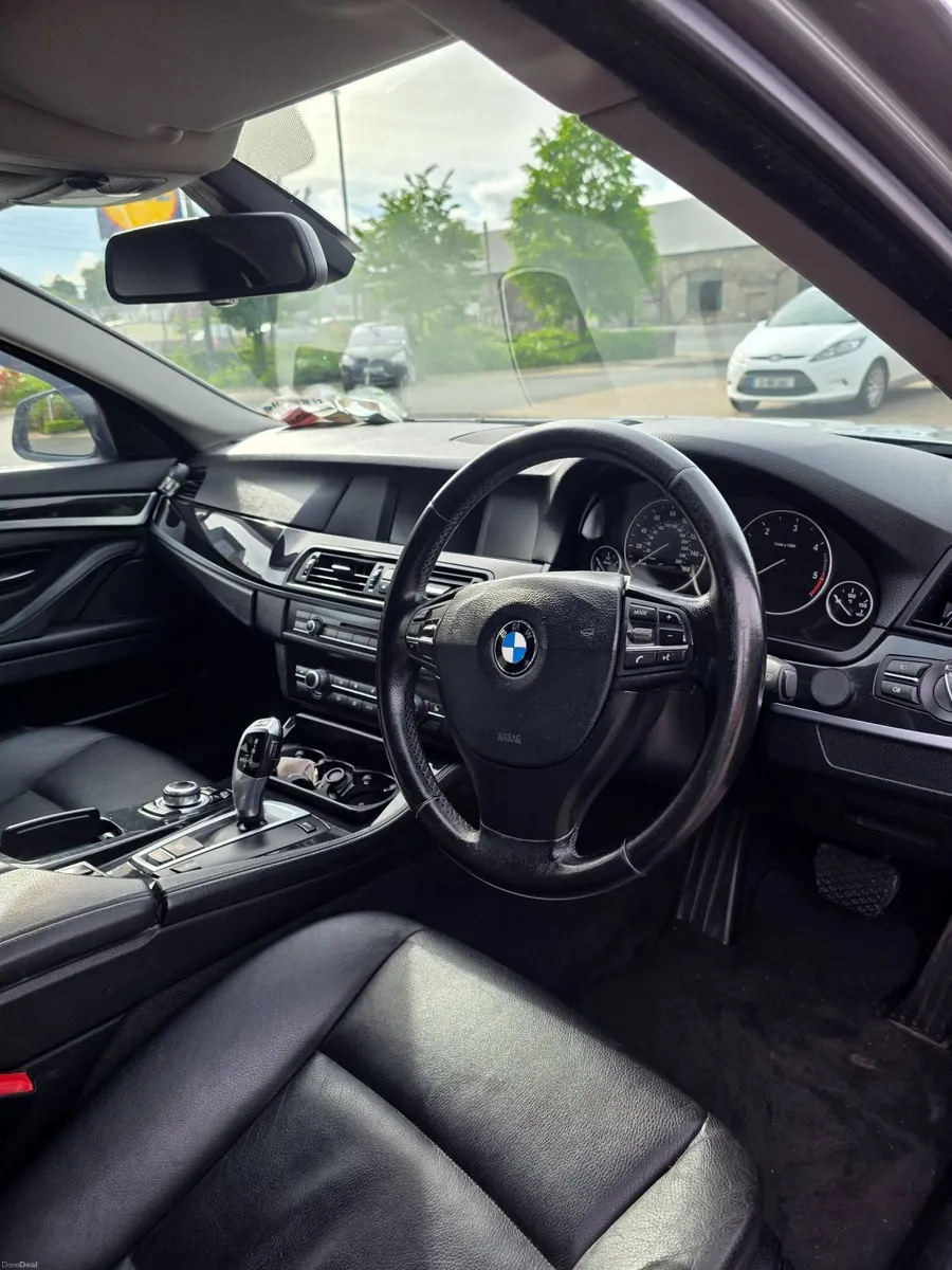BMW 5-Series 2010 - Image 5