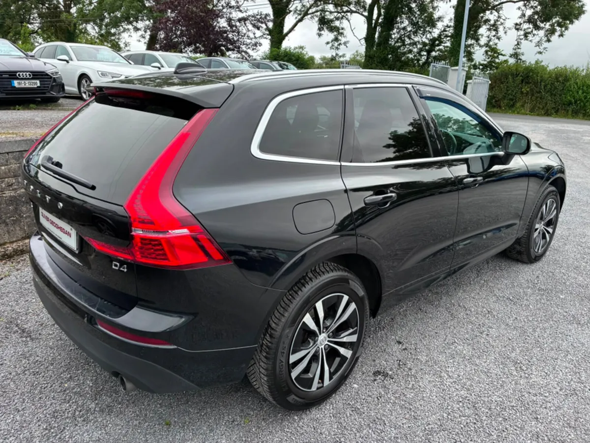 Volvo XC60 D4 MOMENTUM 5DR AUTO - Image 2