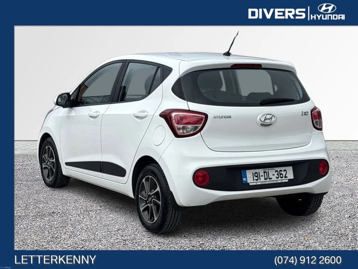Hyundai i10 Deluxe - Image 2
