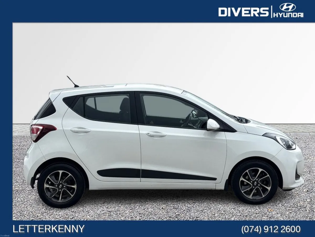 Hyundai i10 Deluxe - Image 3