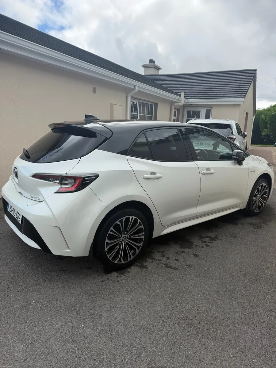 TOYOTA COROLLA HYBRID LUNA SPORT HB 4DR - Image 3