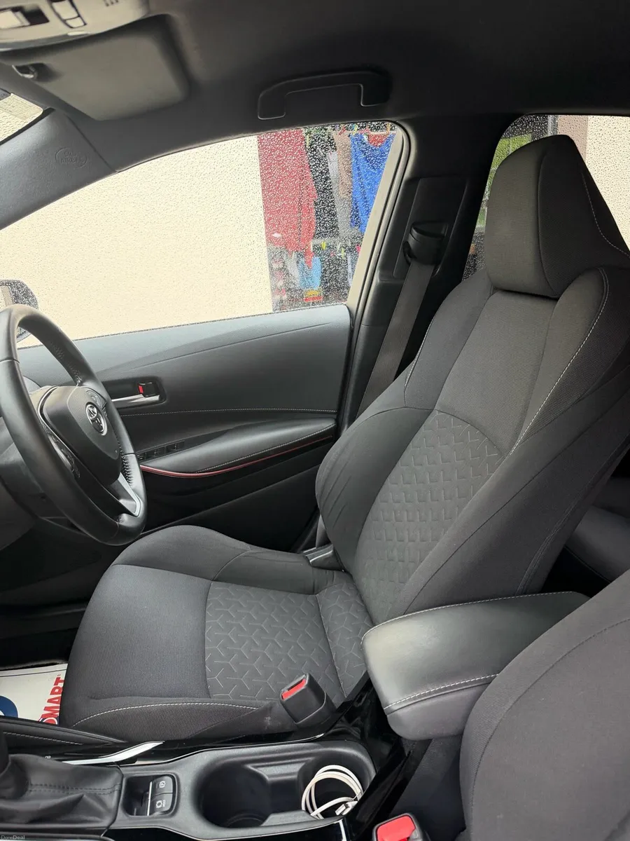 TOYOTA COROLLA HYBRID LUNA SPORT HB 4DR - Image 5