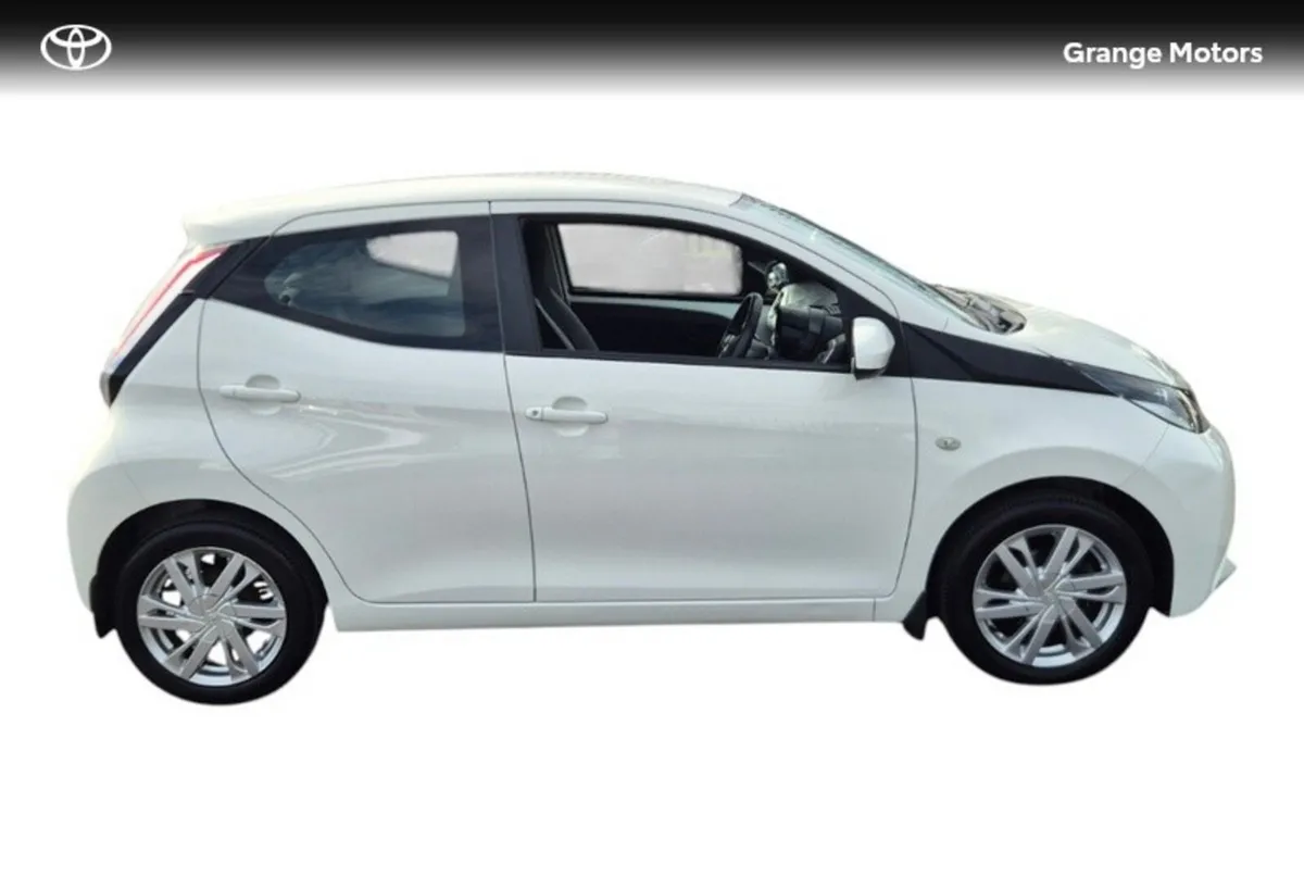 Toyota Aygo 1.0 5DR X-PLAY+**IMMACULATE** - Image 4
