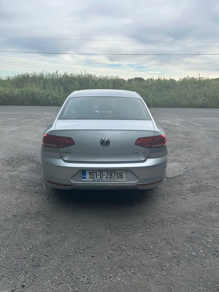 Volkswagen Passat 2015 - Image 2