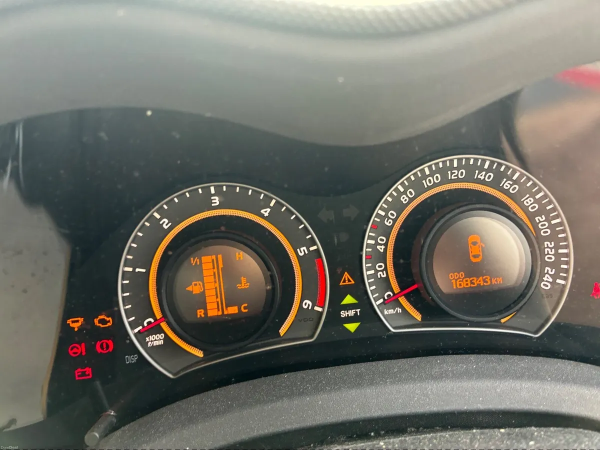 Toyota Auris 2010 - Image 1