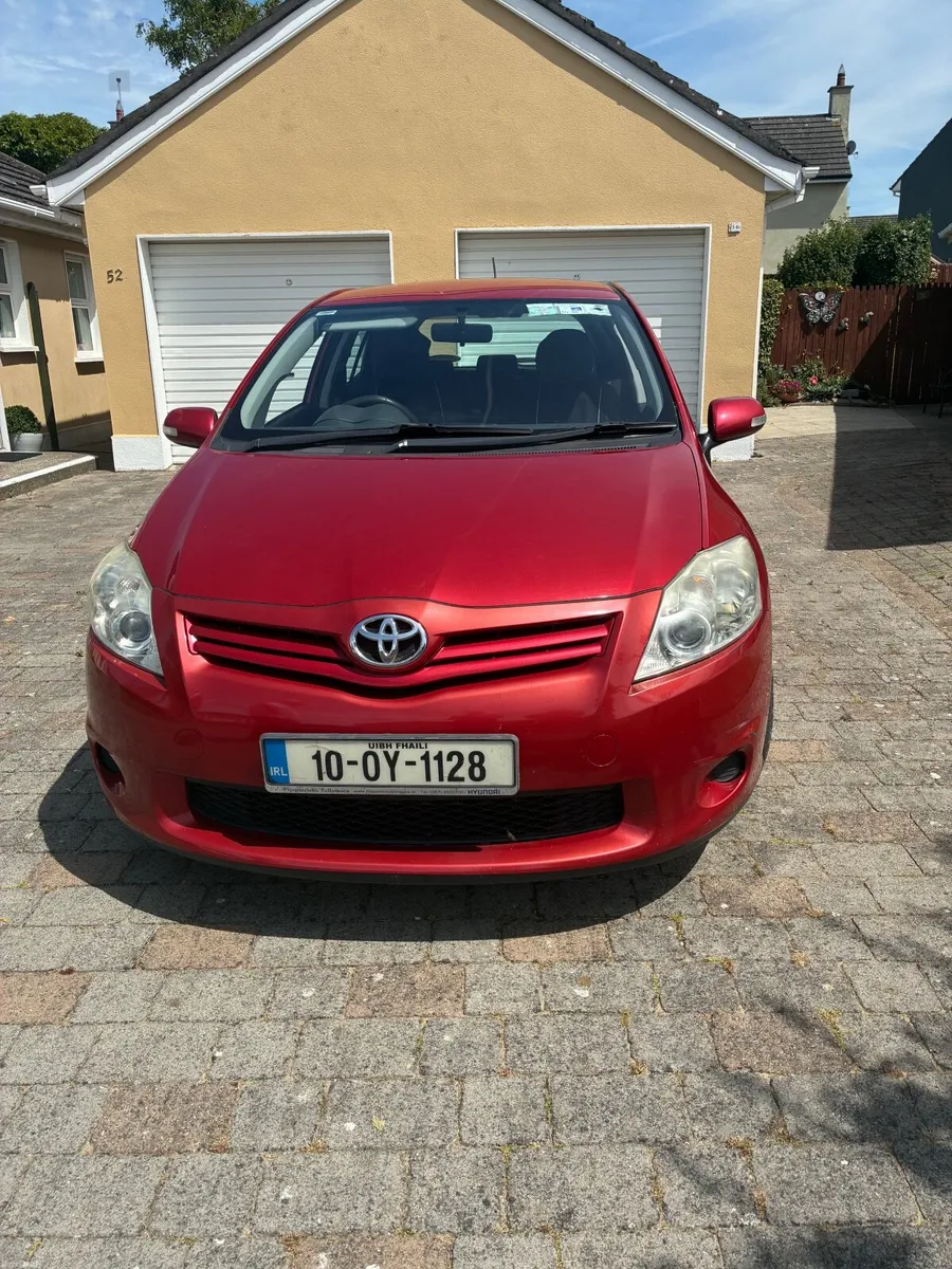 Toyota Auris 2010 - Image 2