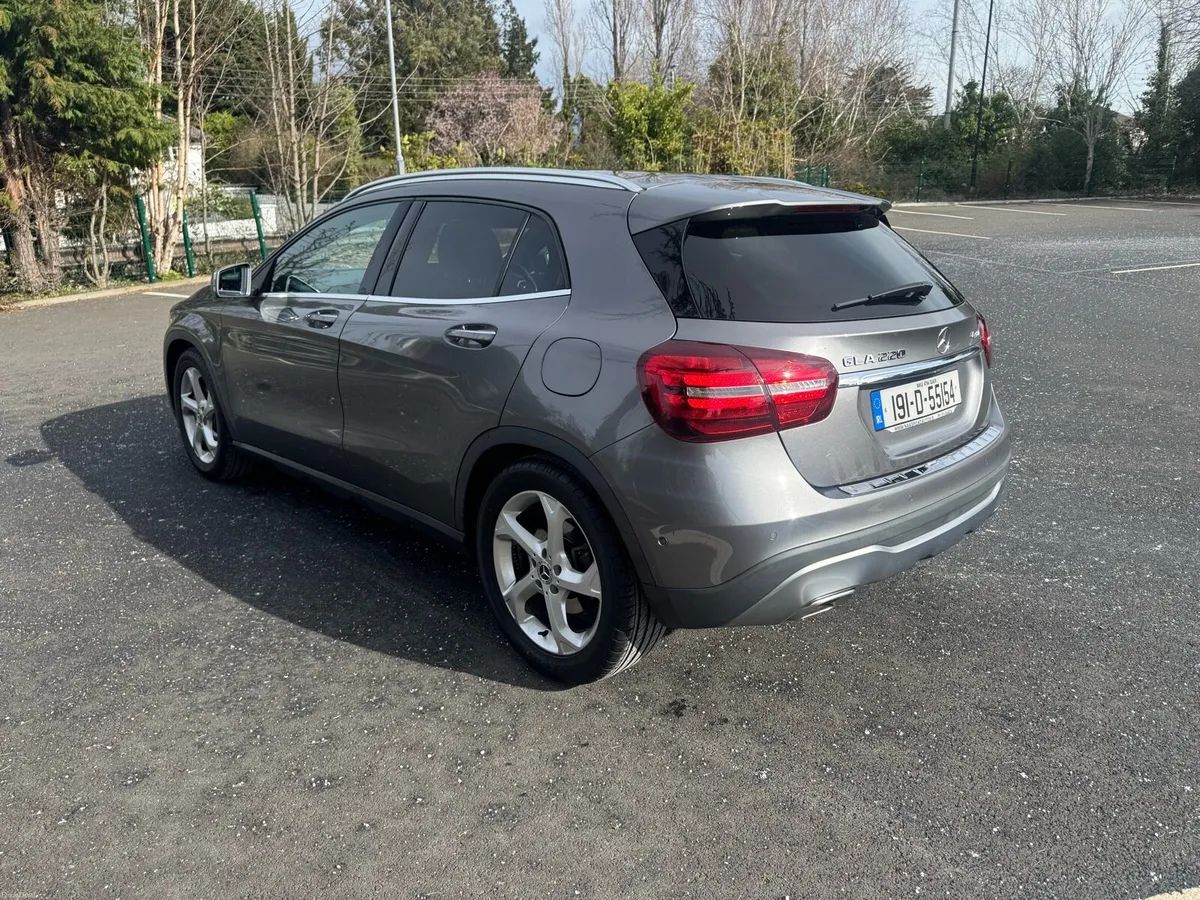 Mercedes Benz GLA 220 4 MATIC - Image 3