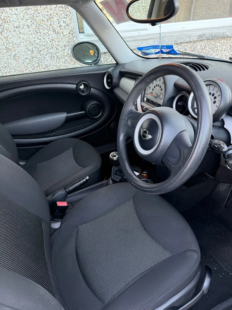 Mini Cooper 2010 - Image 1