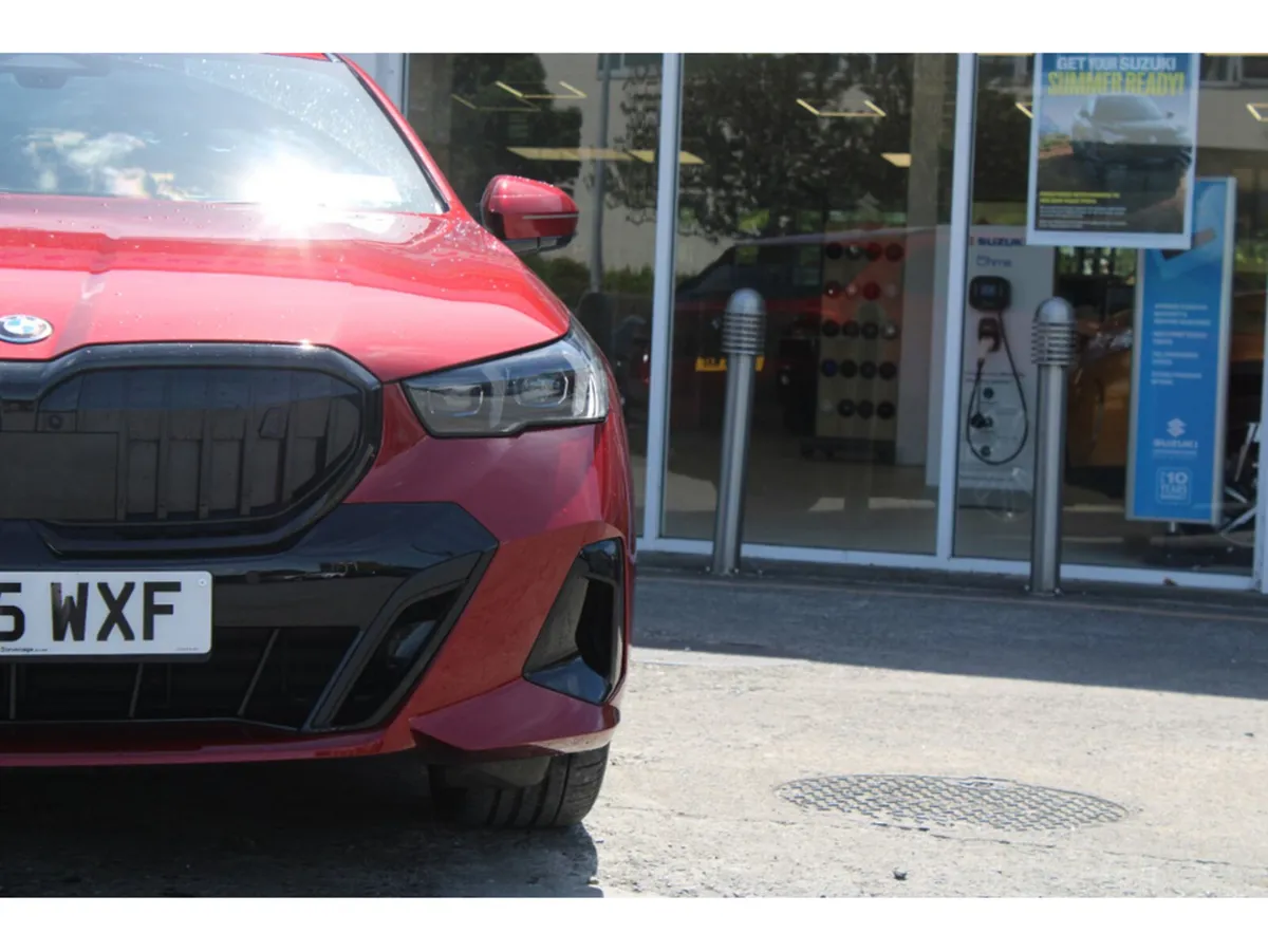 BMW i5 EDRIVE40 M SPORT - Image 5