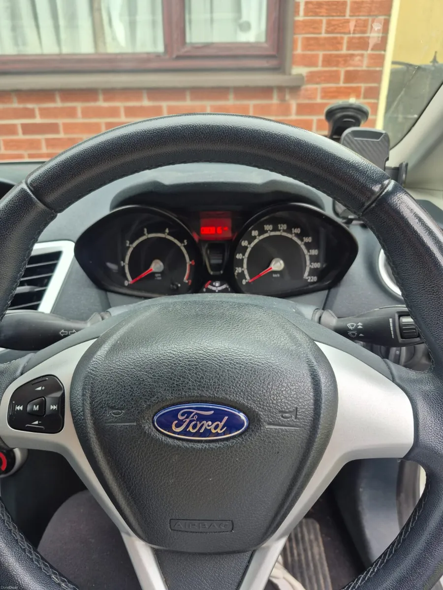 Ford fiesta - Image 4