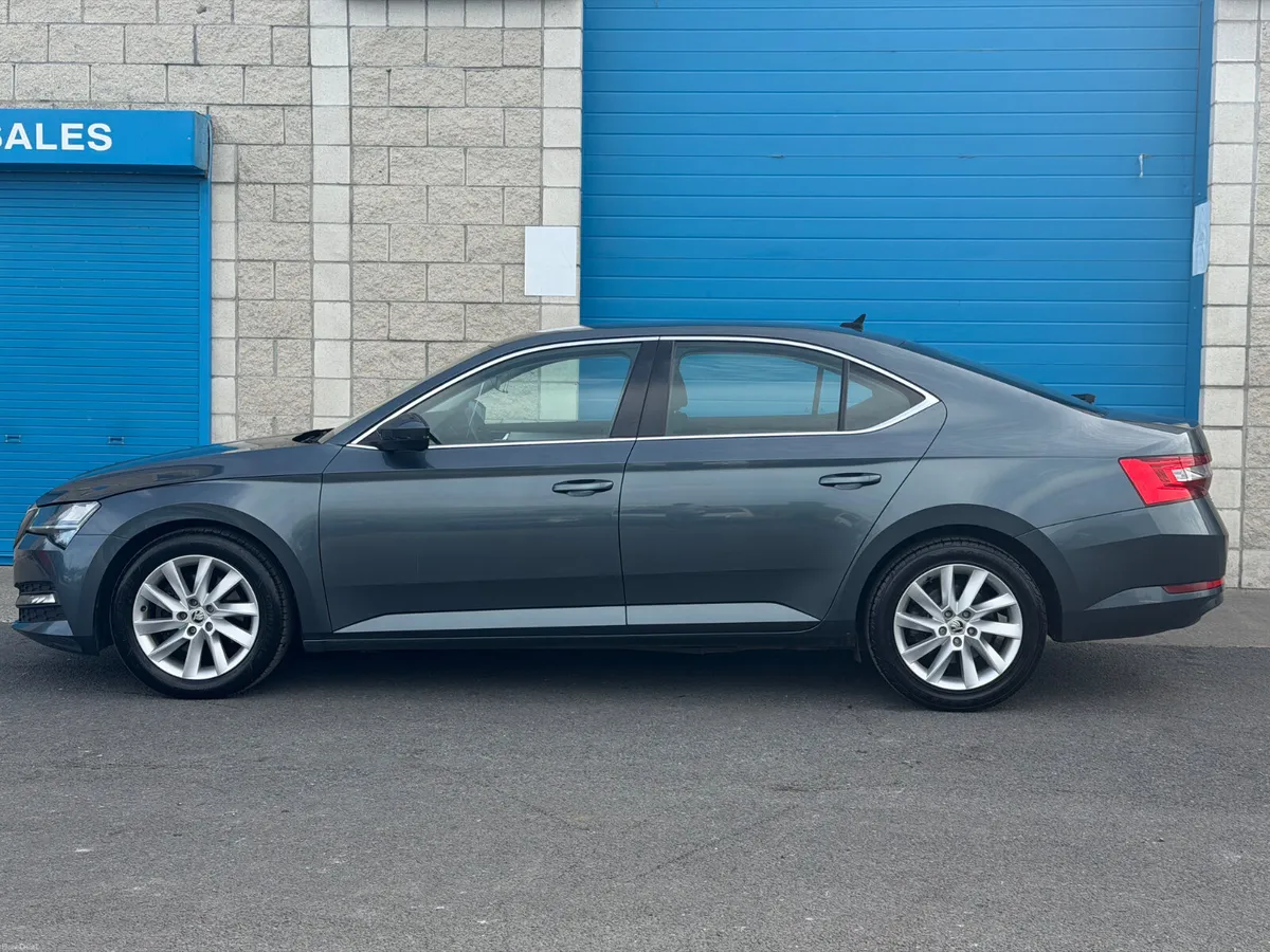 Superb Auto 202 Low Kms!! - Image 3