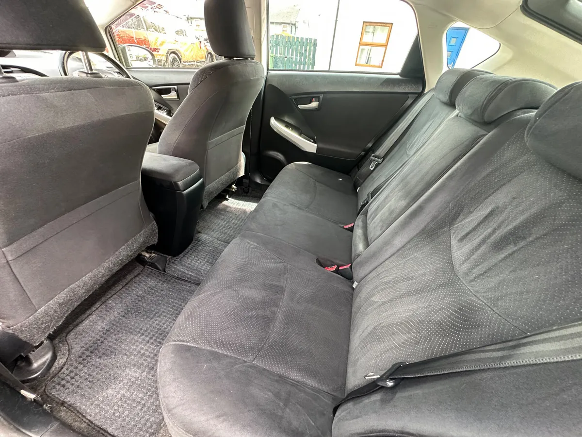 Toyota Prius 2015(152) – 1.8 Hybrid • Warranty - Image 4