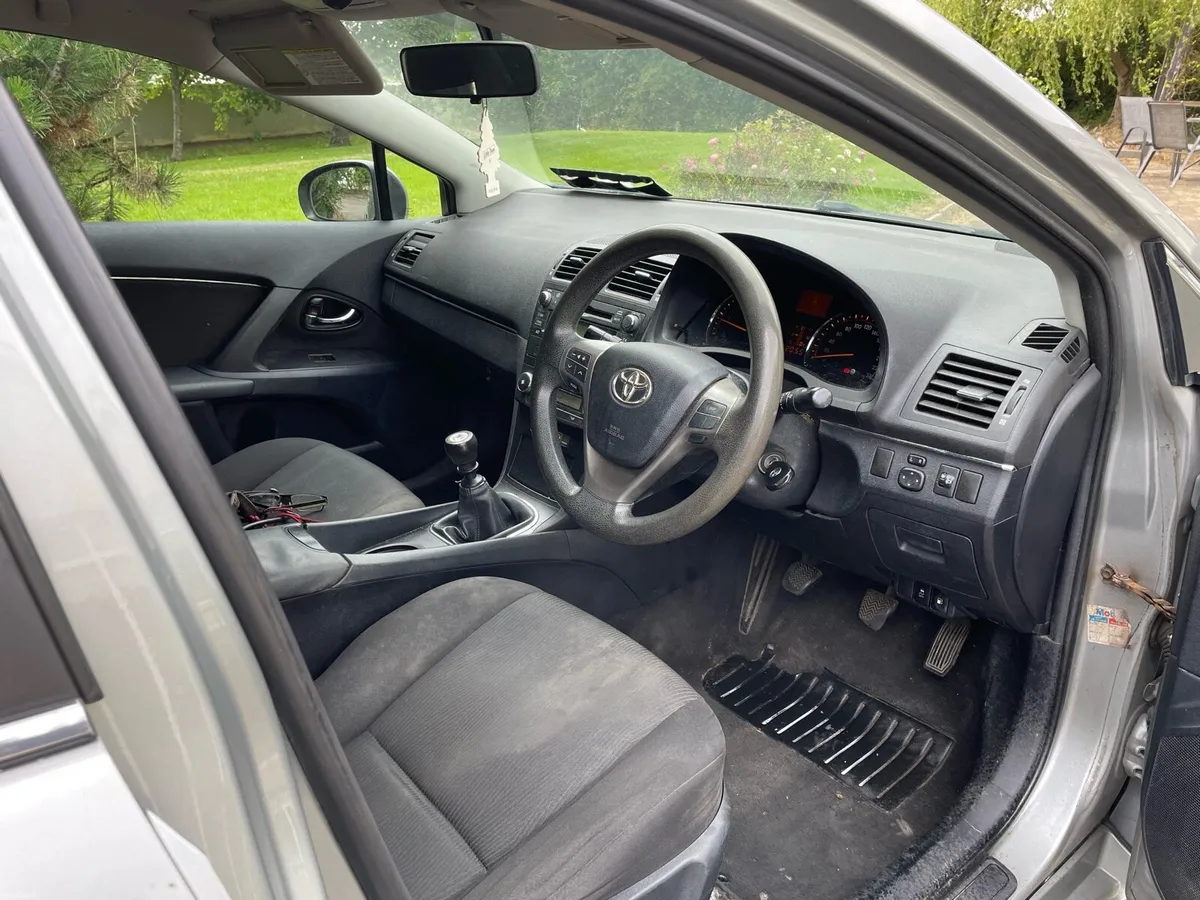 11 Toyota Avansis “ quick Sale “ €1495 - Image 4