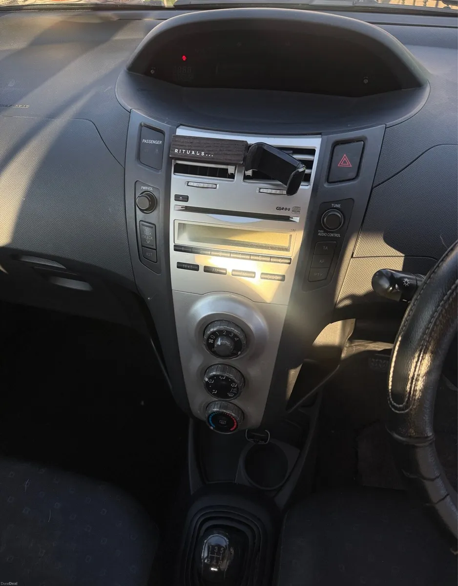 Manual Toyota Yaris 06 1 litre | NCT march 2027 | - Image 4
