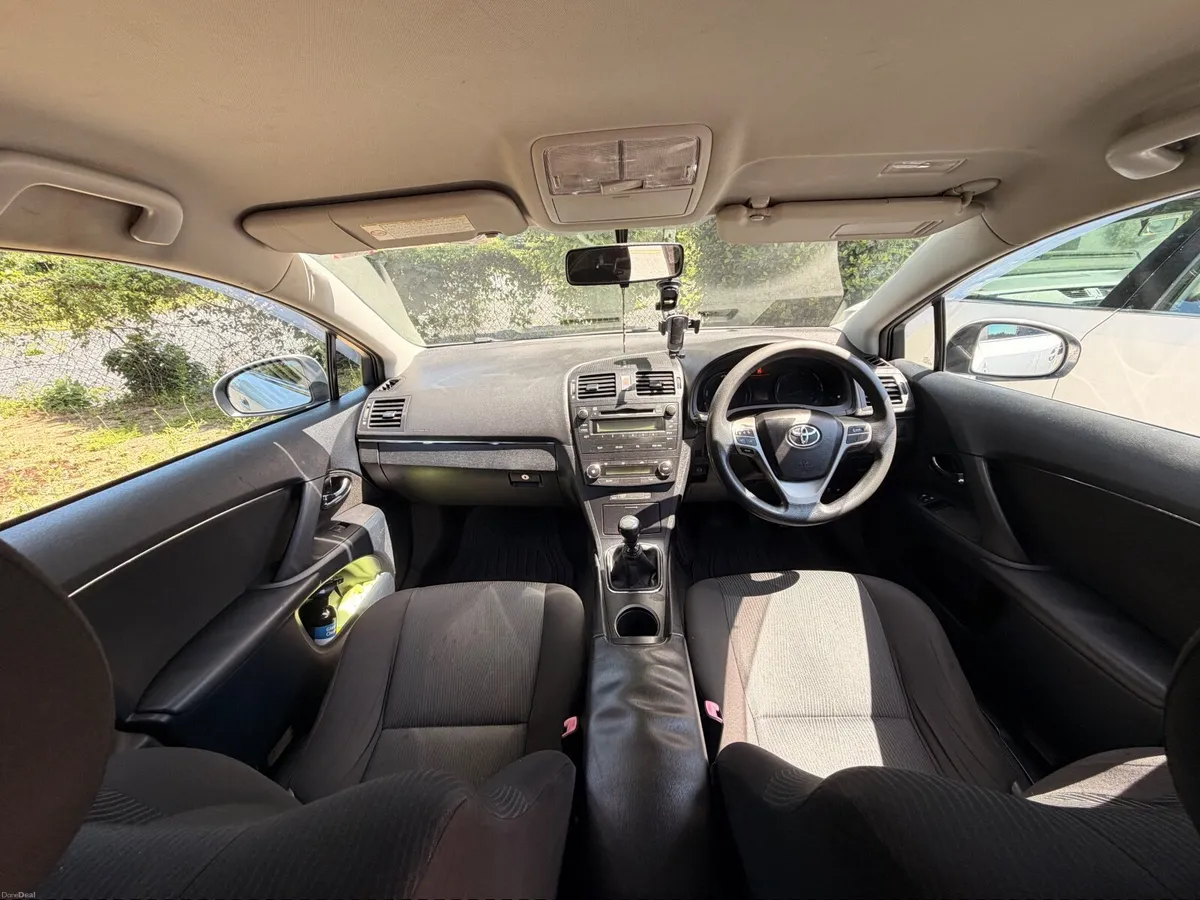 Toyota Avensis 2011 - Image 3