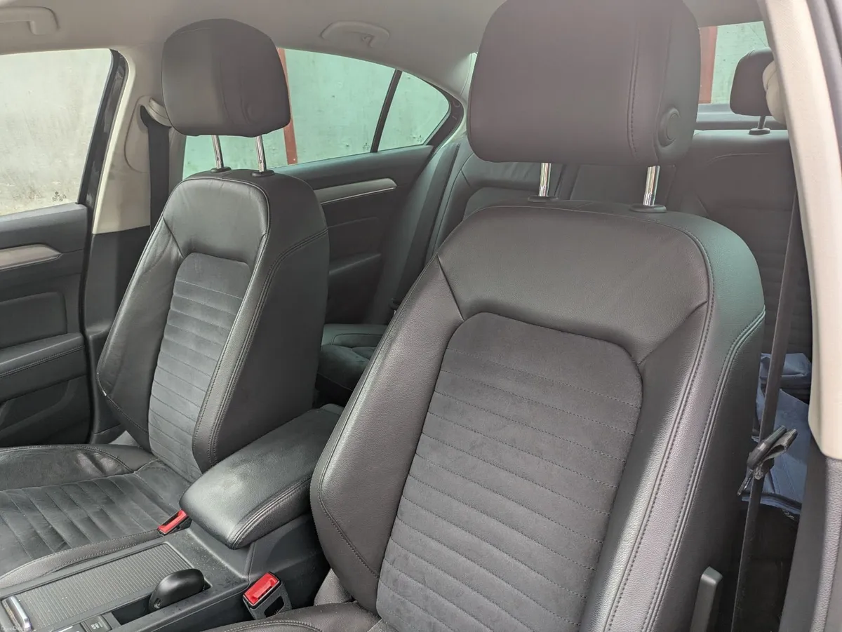Volkswagen Passat 2015 - Image 2