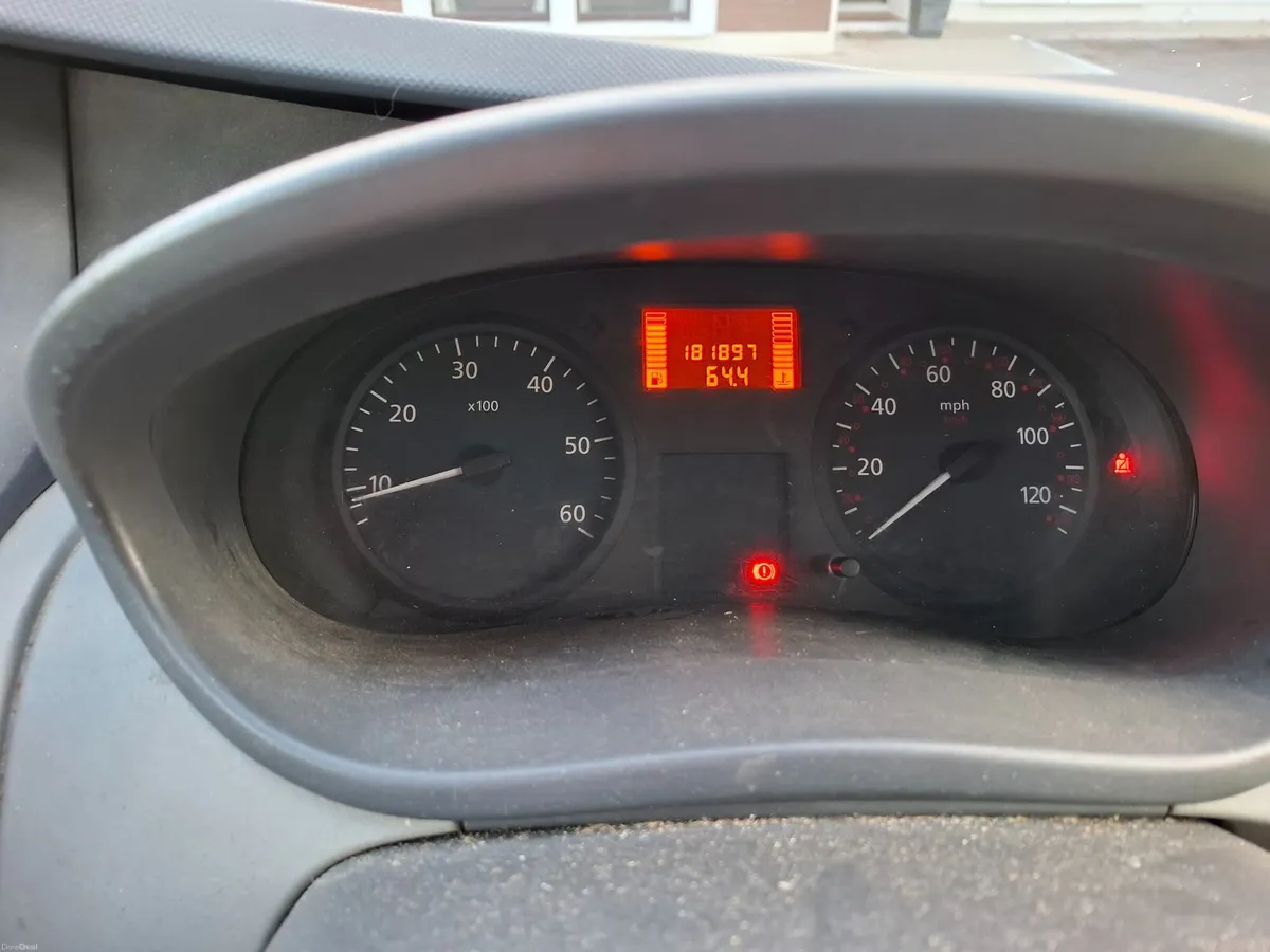 Renault Trafic 2011 - Image 2