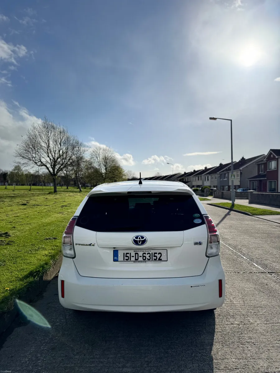Toyota Prius 2015 Excellent condition , Low mileag - Image 4